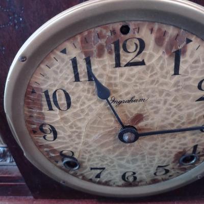 INGRAHAM ANTIQUE MANTEL CLOCK WITH MARBLE TOP