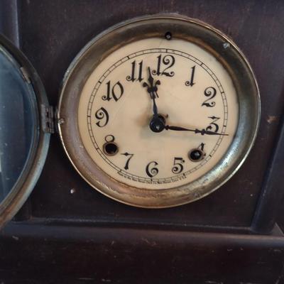 NEW HAVEN 8 DAY ANTIQUE MANTEL CLOCK