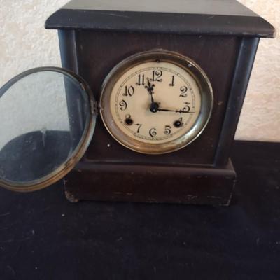 NEW HAVEN 8 DAY ANTIQUE MANTEL CLOCK