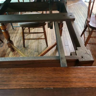 Antique Pub Table 3'x3' Expands to 5'x3' w 4 Chairs