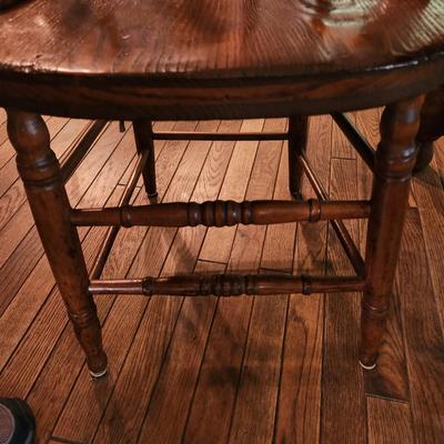 Antique Pub Table 3'x3' Expands to 5'x3' w 4 Chairs