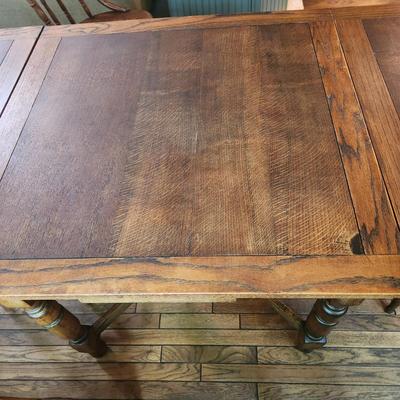 Antique Pub Table 3'x3' Expands to 5'x3' w 4 Chairs