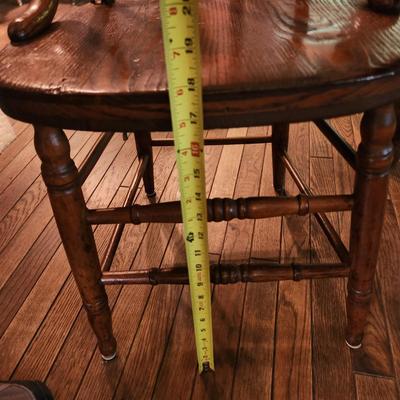 Antique Pub Table 3'x3' Expands to 5'x3' w 4 Chairs