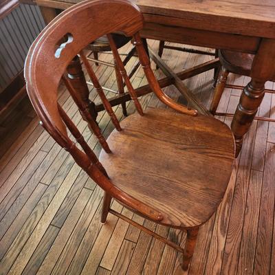 Antique Pub Table 3'x3' Expands to 5'x3' w 4 Chairs