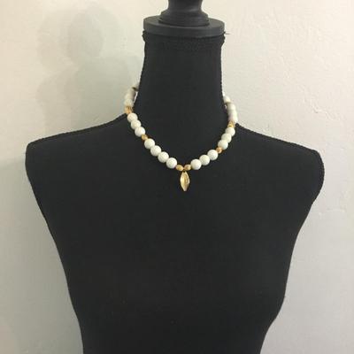 Beautiful, mid century beaded necklace with beautiful clasp