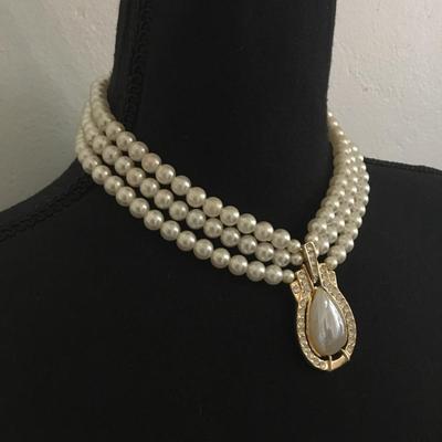 Beautiful vintage faux, pearl beaded statement, necklace