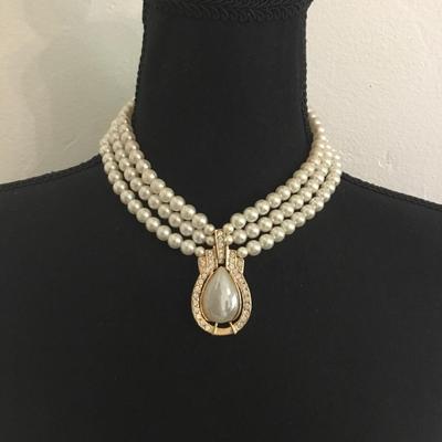 Beautiful vintage faux, pearl beaded statement, necklace