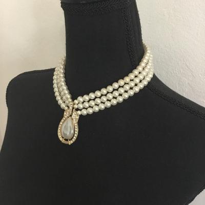 Beautiful vintage faux, pearl beaded statement, necklace