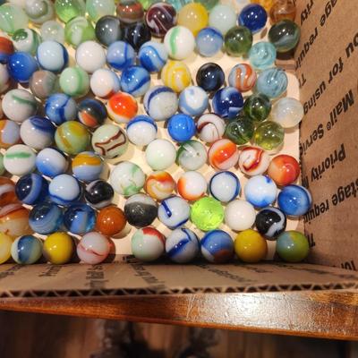 Lot of Mixed Glass Marbles Some Glow in the Dark under Black Light Uranium