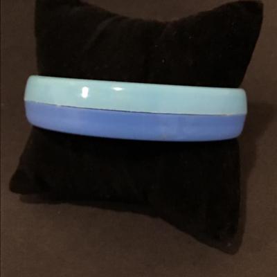 Vintage two toned blue bangle bracelet