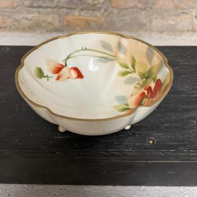 Sale Photo Thumbnail #167: Beautiful 1940’s 2 handled green and yellow roses square bowl, 2 handled small vase and 3 toed nut dish with rust colored roses