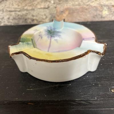 Sale Photo Thumbnail #182: Nippon ashtray, cup and saucer sat and single saucer