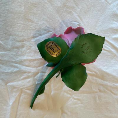 Sale Photo Thumbnail #148: Capodimonte Fabar handmade porcelain rose figurine crafted in Italy. This piece features a pink rose with green leaves and a stem, showcasing delicate detailing. The underside of the leaf bears the "Made in Italy" stamp and an original Capodimonte Fabar l