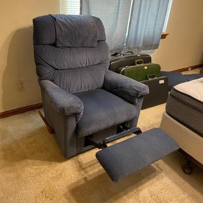 Blue Upholstered Recliner Chair with Extendable Footrest