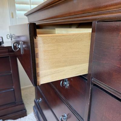 Sumter 8-Drawer Cherry Finish Dresser with Mirror for Bedroom