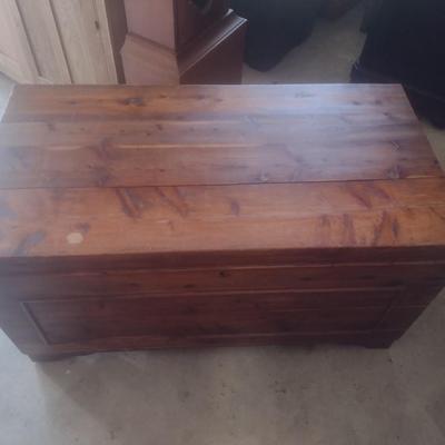 Cedar Wood Blanket Chest with Sliding Interior Drawer