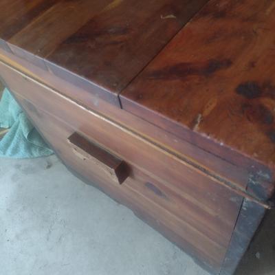 Cedar Wood Blanket Chest with Sliding Interior Drawer