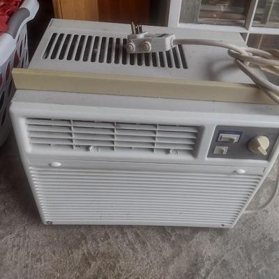 GE 5000 BTU Window Unit Single Phase Air Conditioner