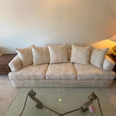 Henredon eContemporary Sofa Multicolor with 5 Pillows for Living Room
