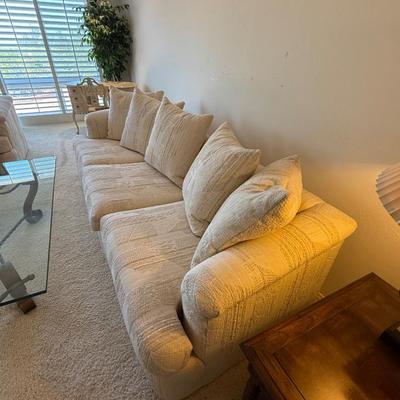 Henredon eContemporary Sofa Multicolor with 5 Pillows for Living Room