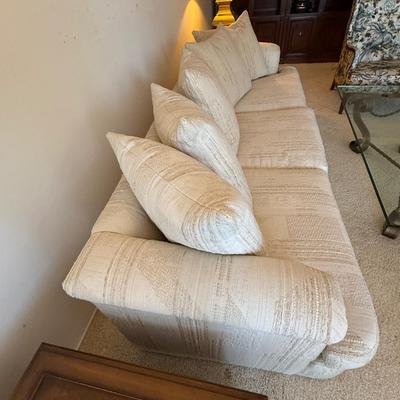 Henredon eContemporary Sofa Multicolor with 5 Pillows for Living Room