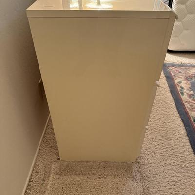Modern White 6-Drawer Dresser with Mirror for Bedroom