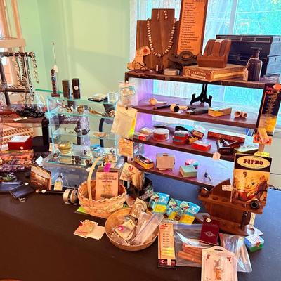 Lot 1: jewelry Counter Selection