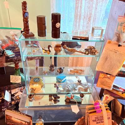 Lot 1: jewelry Counter Selection
