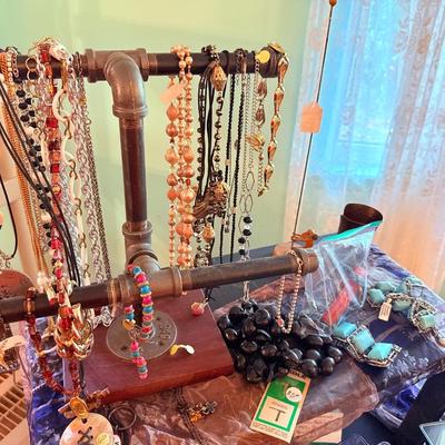 Lot 1: jewelry Counter Selection