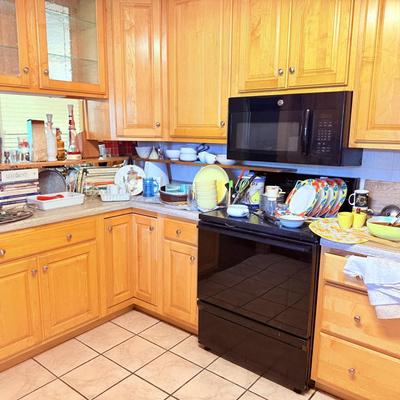 Lot 7: Cookbooks, Kitchen items & More