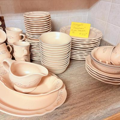 Lot 8: Pfaltzgraff Dishset & more kitchen items