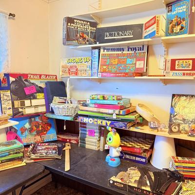 Lot 14: Games, Books & More