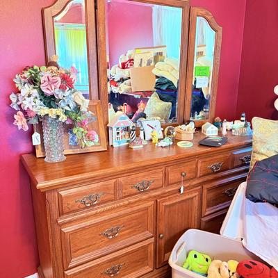 Lot 20; Mirrored Dresser, blankets & more