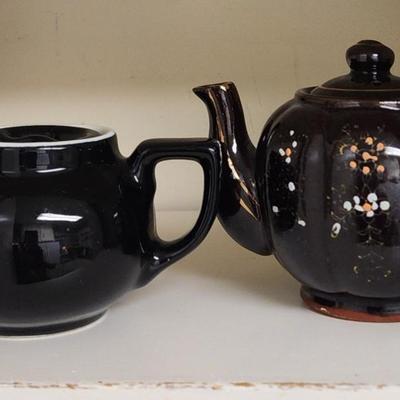 Sale Photo Thumbnail #514: 2 Teapots