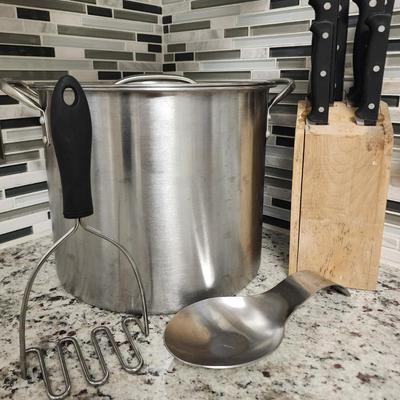 Sale Photo Thumbnail #547: Stainless steel stock pot, knives in butcher block set, etc