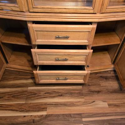 Hamilton Furniture Fairview Collection Oak China Hutch