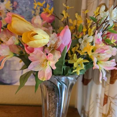 Canvass Floral Wall Art & Faux Flower Arrangement – Spring Decor Pair