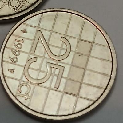 World Coin & Currency Assortment – Sweden, Europe, Canada
