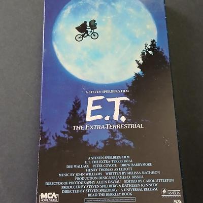 1982 E.T. Plush by Showtime + VHS Lot – Classic Spielberg Collectible