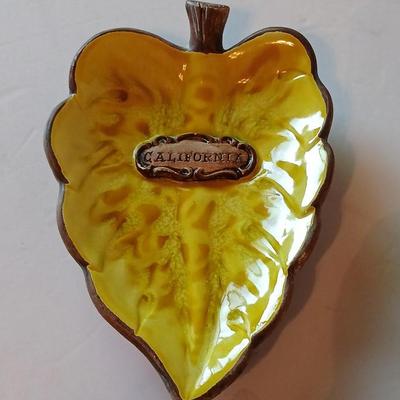 Vintage California & Six Flags Ceramic Trinket Dishes – Set of 2