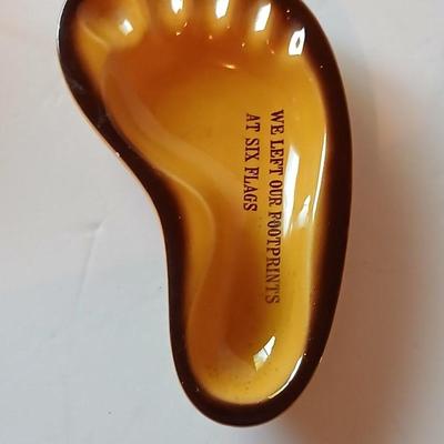 Vintage California & Six Flags Ceramic Trinket Dishes – Set of 2