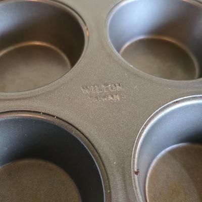 Large Mixed Bakeware Lot – Pans, Tins, Racks & More (Vintage + Modern)