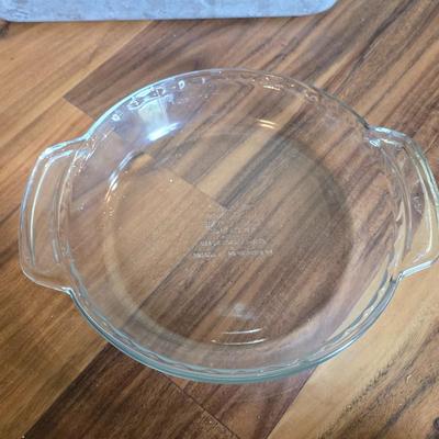 Large Mixed Bakeware Lot – Pans, Tins, Racks & More (Vintage + Modern)