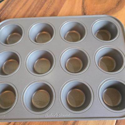 Large Mixed Bakeware Lot – Pans, Tins, Racks & More (Vintage + Modern)