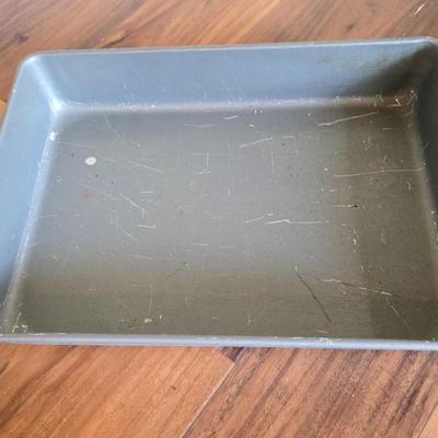 Large Mixed Bakeware Lot – Pans, Tins, Racks & More (Vintage + Modern)