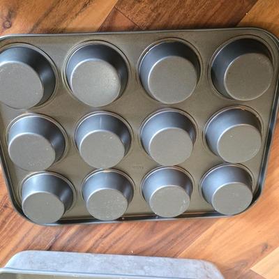 Large Mixed Bakeware Lot – Pans, Tins, Racks & More (Vintage + Modern)