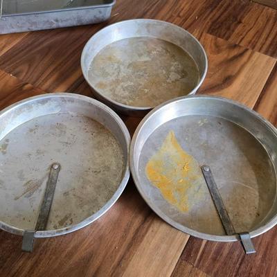 Large Mixed Bakeware Lot – Pans, Tins, Racks & More (Vintage + Modern)