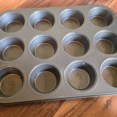 Large Mixed Bakeware Lot – Pans, Tins, Racks & More (Vintage + Modern)