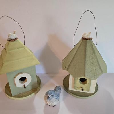 Set of 2 Painted Wooden Birdhouses + Decorative Bird Figurine – Cottage Garden Decor