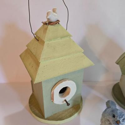 Set of 2 Painted Wooden Birdhouses + Decorative Bird Figurine – Cottage Garden Decor